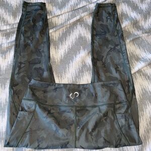 Curves and combat boots green camo leggings size M